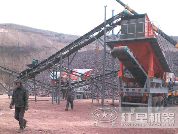 車載移動制砂機制砂現(xiàn)場