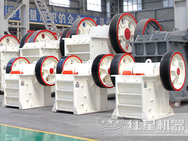 顎式破碎機(jī)車(chē)間實(shí)拍