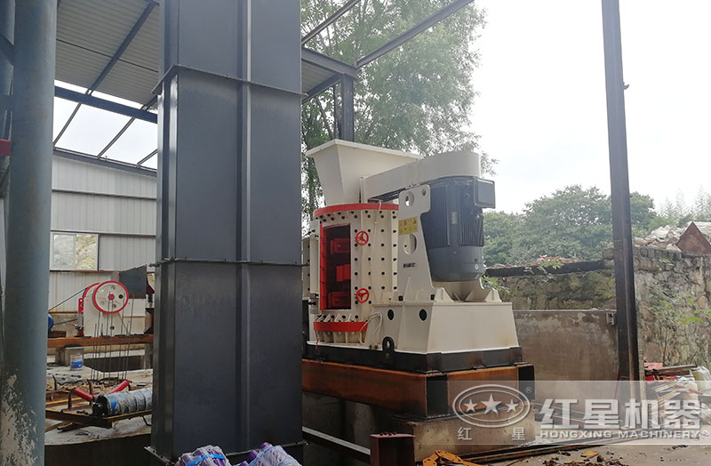 鄂破+復(fù)合破配置的小型打沙現(xiàn)場 鄂破+復(fù)合破配置的小型打沙現(xiàn)場