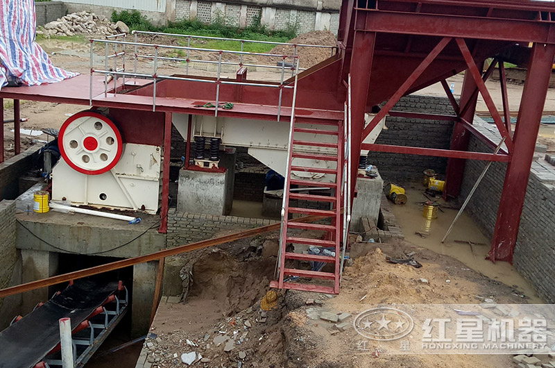 顎式破碎機(jī)破碎案例現(xiàn)場(chǎng) 顎式破碎機(jī)破碎案例現(xiàn)場(chǎng)