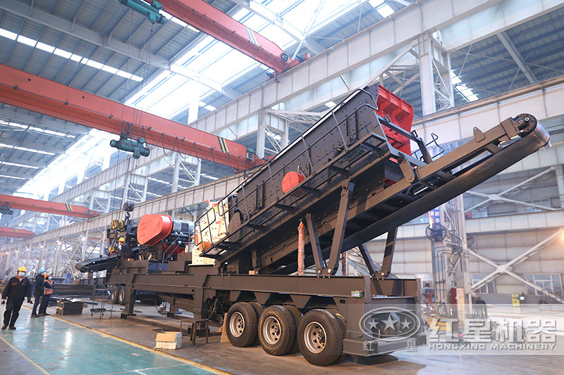 搭載反擊式破碎機(jī)的移動磕石機(jī)_小型碎石機(jī)