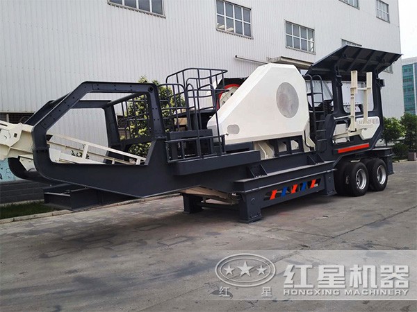 一小時(shí)500噸車載移動(dòng)顎式破石機(jī) 一小時(shí)500噸車載移動(dòng)顎式破石機(jī)