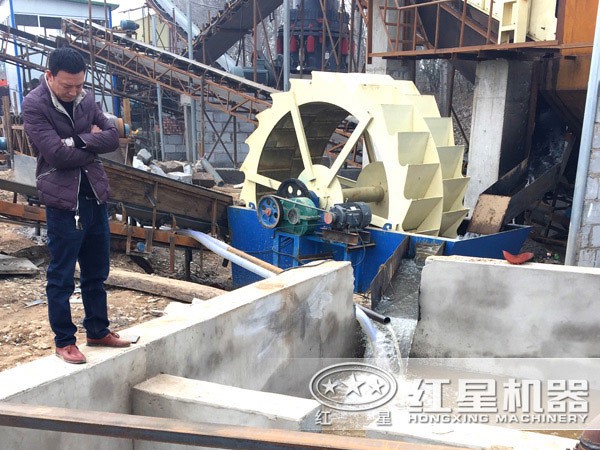 山東張老板洗砂機(jī)作業(yè)現(xiàn)場 山東張老板洗砂機(jī)作業(yè)現(xiàn)場