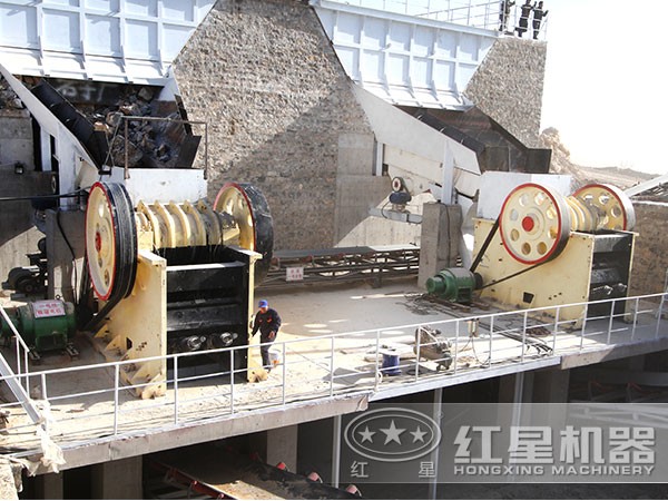 紅星PE-900×1060鄂式破碎機投入現(xiàn)場施工中 紅星PE-900×1060鄂式破碎機投入現(xiàn)場施工中