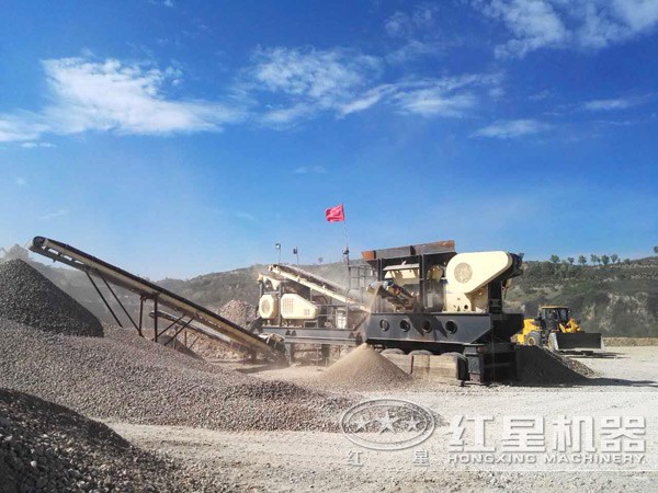 車載移動破碎機作業(yè)現場