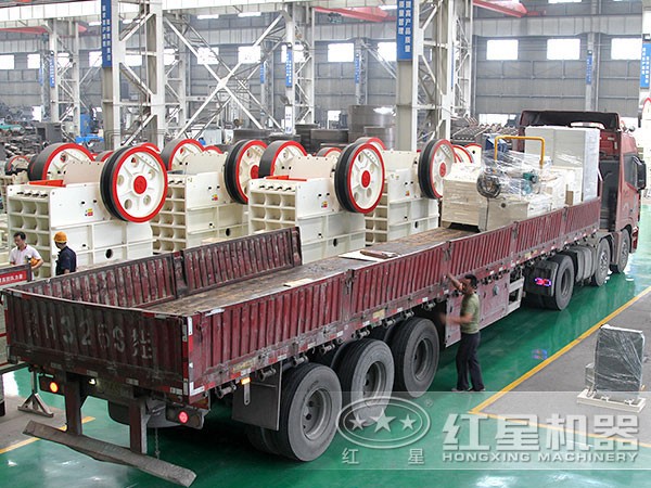 顎式破石機準備裝車 顎式破石機準備裝車
