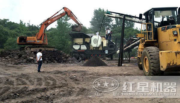 紅星車載型破石設(shè)備作業(yè)現(xiàn)場 紅星車載型破石設(shè)備作業(yè)現(xiàn)場