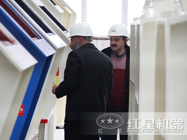 外國友人參觀圖 外國友人參觀圖