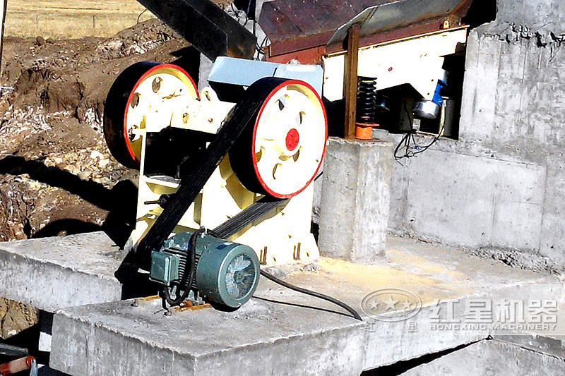 紅星油電兩用石頭破碎線(xiàn)現(xiàn)場(chǎng)