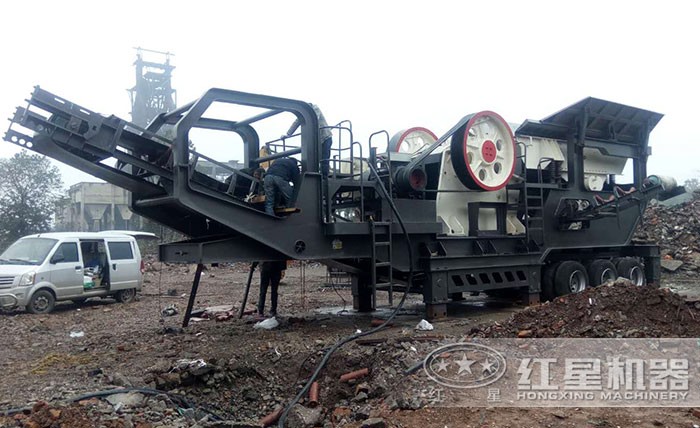 車載建筑垃圾粉碎機(jī)現(xiàn)場(chǎng)