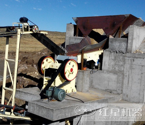 顎式破碎機(jī)安裝現(xiàn)場(chǎng) 顎式破碎機(jī)安裝現(xiàn)場(chǎng)