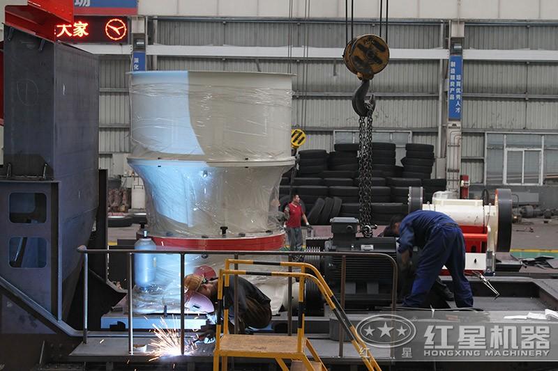 紅星車載移動(dòng)破石機(jī)車間 紅星車載移動(dòng)破石機(jī)車間