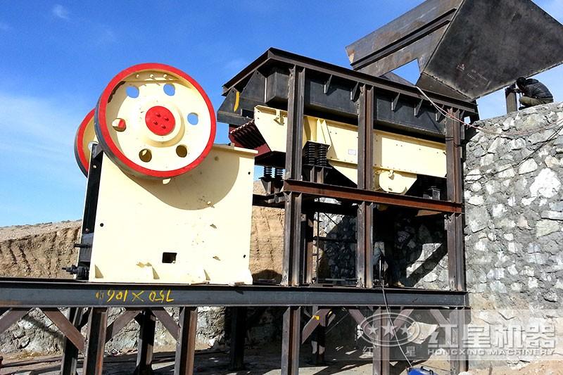 山東打石頭現(xiàn)場(chǎng)，配置紅星機(jī)器的打石頭機(jī)效能高