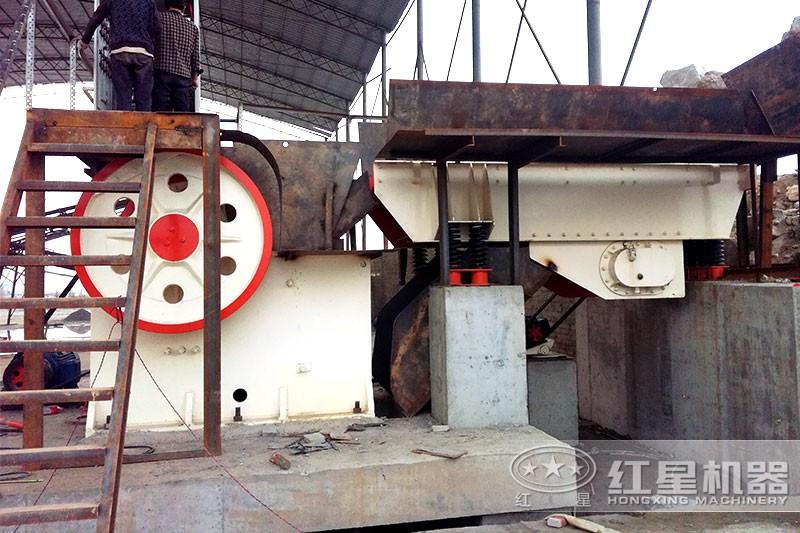 廣西采石場(chǎng)配置紅星機(jī)器的打石頭機(jī)器，更環(huán)保