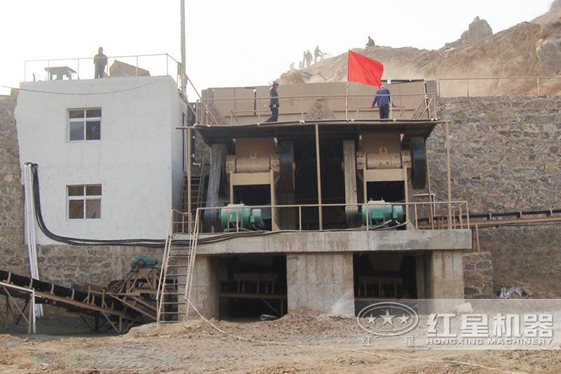 鵝卵石顎式破碎機(jī)現(xiàn)場(chǎng) 鵝卵石顎式破碎機(jī)現(xiàn)場(chǎng)