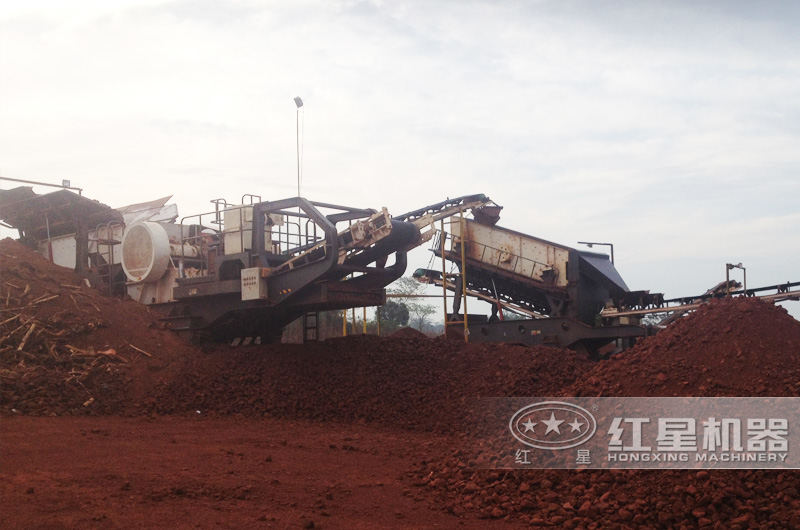 可移動(dòng)式渣土粉碎機(jī)現(xiàn)場(chǎng) 可移動(dòng)式渣土粉碎機(jī)現(xiàn)場(chǎng)