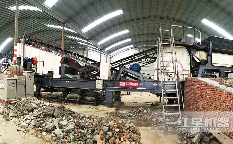 環(huán)保型移動(dòng)式渣土粉碎機(jī)現(xiàn)場(chǎng) 環(huán)保型移動(dòng)式渣土粉碎機(jī)現(xiàn)場(chǎng)