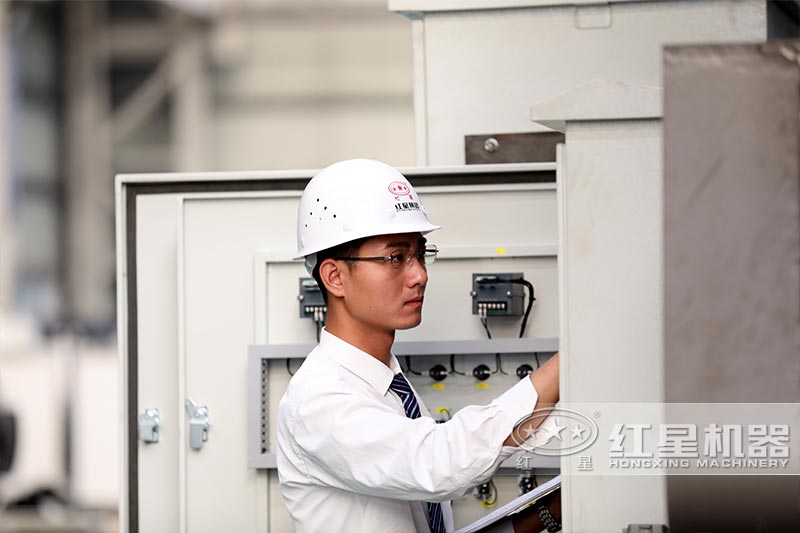 紅星工程師檢查每一個細(xì)節(jié)