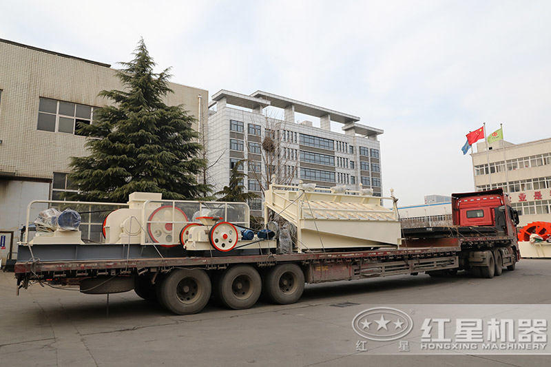 大型對輥制砂機發(fā)貨 大型對輥制砂機發(fā)貨