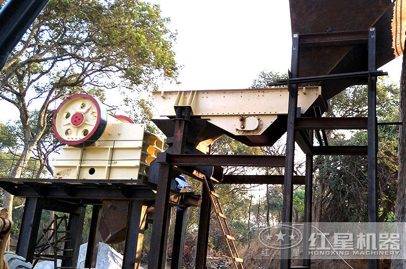 混凝土破碎機(jī)安裝現(xiàn)場(chǎng)，廠家一路扶持