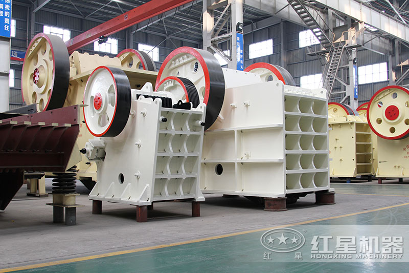 石英砂破碎機種類多，型號全，什么價位都有