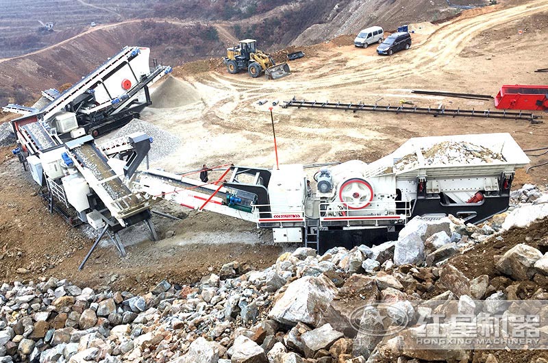 履帶移動(dòng)式破碎機(jī)多機(jī)聯(lián)合現(xiàn)場，時(shí)產(chǎn)量200噸