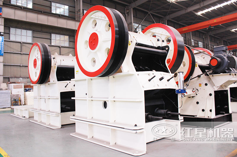 鄂式碎石機，進料口大，耐磨抗壓