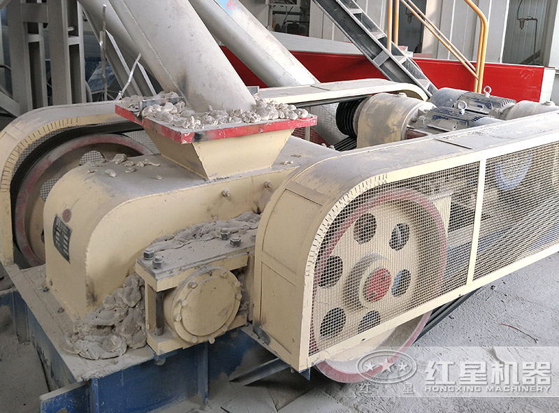 對輥制砂機生產現(xiàn)場進料細節(jié)圖