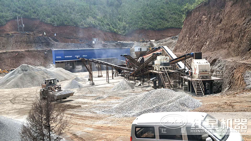 生產(chǎn)13石子破碎設(shè)備現(xiàn)場(chǎng)
